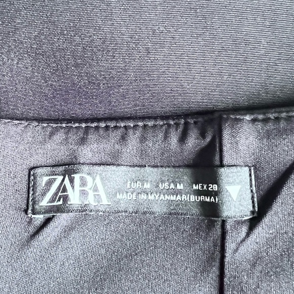 Women’s Zara Black Mini Skirt SZ Medium - Picture 4 of 4